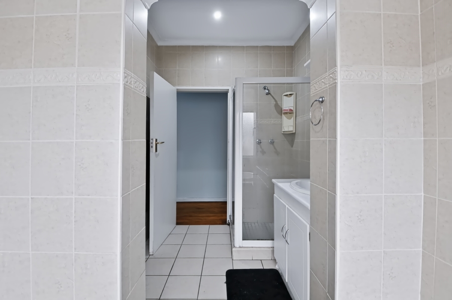 4 Bedroom Property for Sale in Oakdale Western Cape